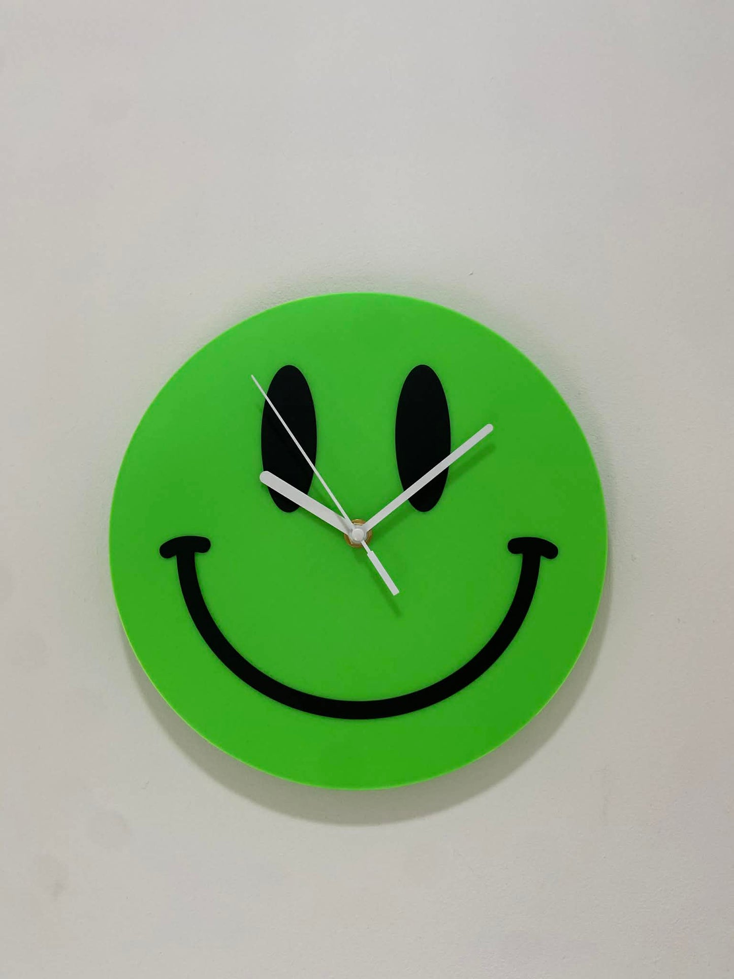 UV Reactive smiley clock