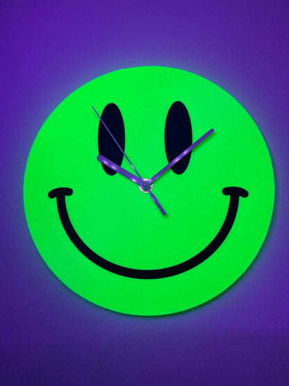 UV Reactive smiley clock